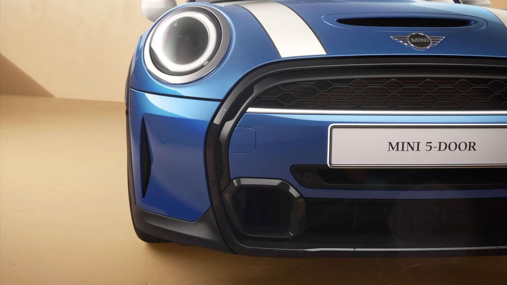 MINI Hatch 5 portes – vue de trois quarts avant – bleu et blanc