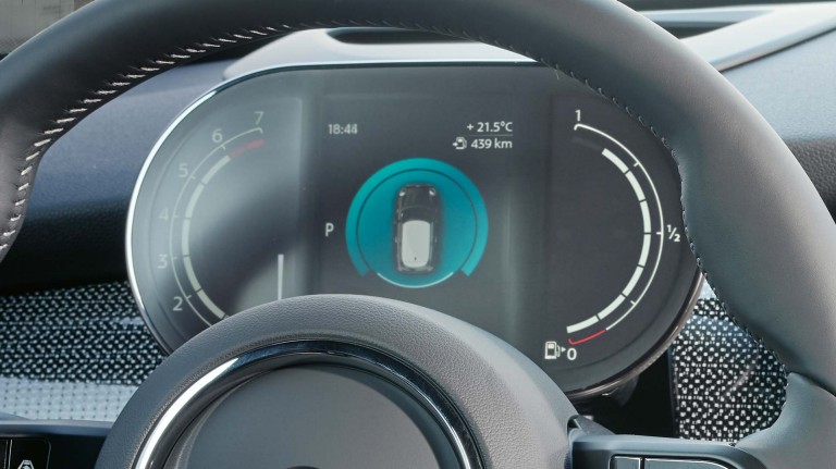 MINI Hatch 3 portes – écran d’instruments multifonctions – tachymètre numérique