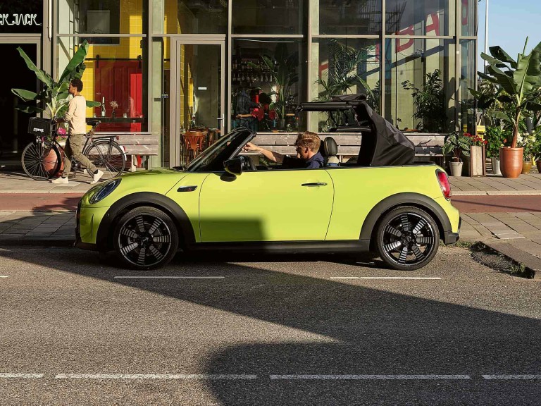 MINI Cabrio – vue de côté – capote